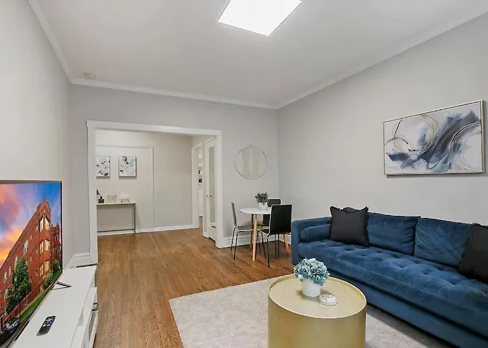 Chic & Fully Furnished 2br - Roscoe 1 Apartment *