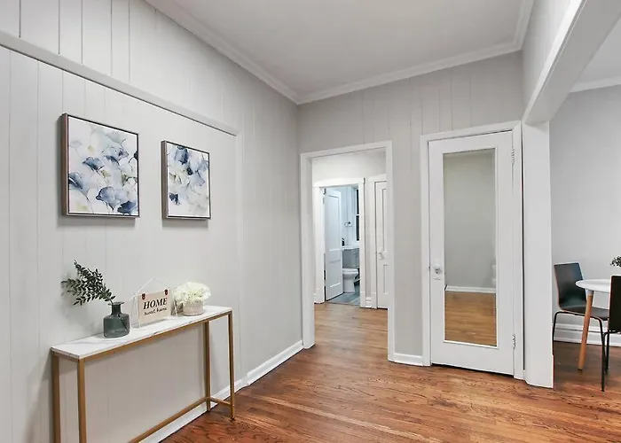 Apartment Chic & Fully Furnished 2br - Roscoe 1 Chicago