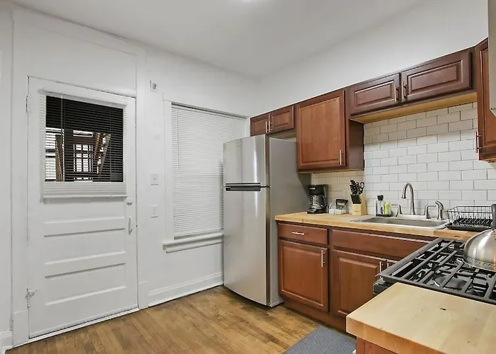 Chic & Fully Furnished 2br - Roscoe 1 *