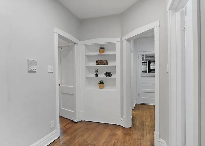Chic & Fully Furnished 2br - Roscoe 1