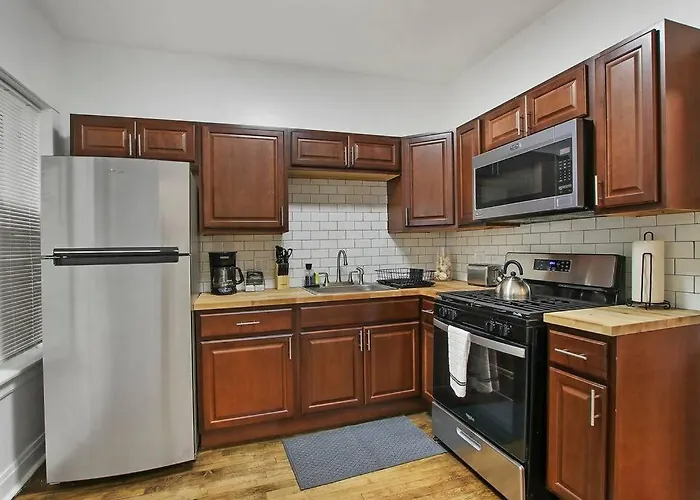 Apartment Chic & Fully Furnished 2br - Roscoe 1
